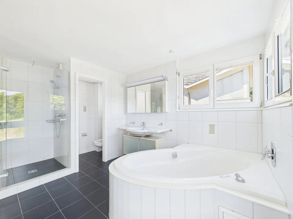 Frisch renoviertes 6.5-Zimmer-Einfamilienhaus in Therwil – Foto 11 von 13