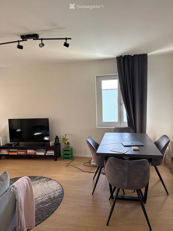 Moderne 2.5-Zimmer-Wohnung mit Balkon in Bassersdorf