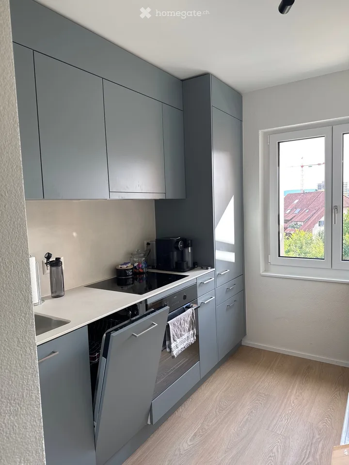 Moderne 2.5-Zimmer-Wohnung mit Balkon in Bassersdorf