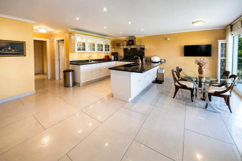 Pregassona – Elegantes Apartment mit 7 Zimmern, Terrasse, Pool und Wellnessbereich – Foto 5 von 7