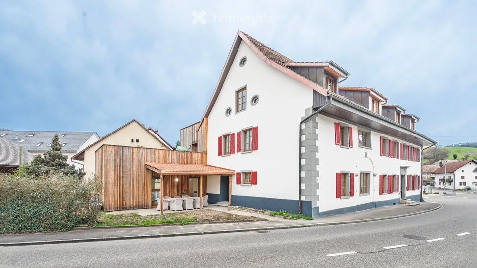 Casa multifamiliare ristrutturata con 8 appartamenti | 4,00 % di rendita lorda – foto 2 di 10