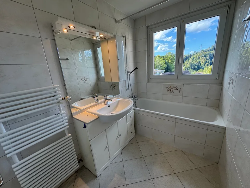 Geräumige 5-Zimmer-Wohnung mit Balkon in ruhiger Lage