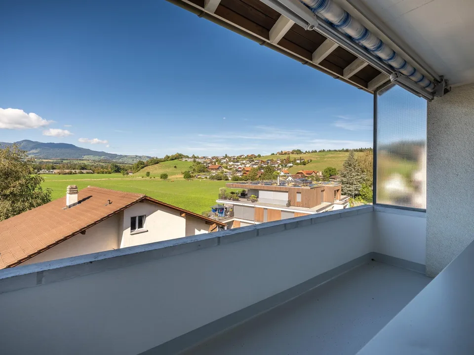 Primo affitto dopo ristrutturazione – appartamento 3 locali moderno con vista sulla montagna