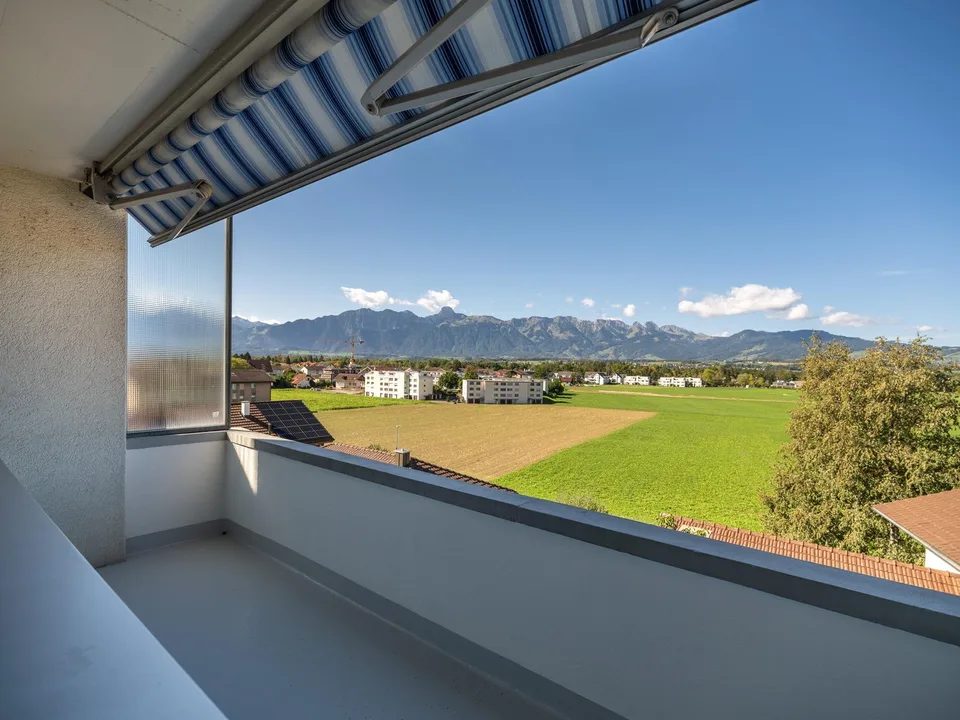 Primo affitto dopo ristrutturazione – appartamento 3 locali moderno con vista sulla montagna