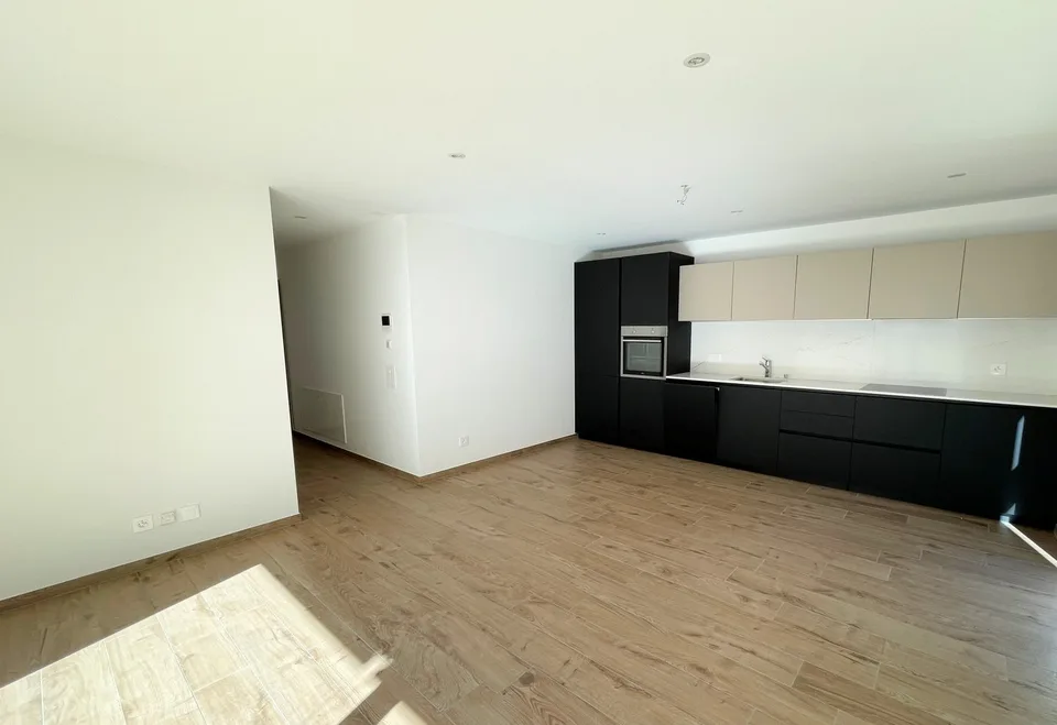 Neue Wohnung in einer komfortablen und ruhigen Gegend, nur zwei Schritte vom Zentrum entfernt – Foto 6 von 15