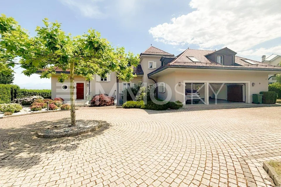 Au coeur de Mont-sur-Rolle : Maison d'exception – photo 1 sur 13