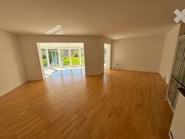 Bright 4.5-room apartment with garden seating in Uetikon am See