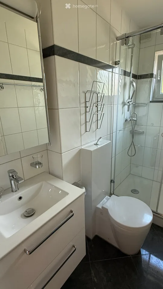 Bright 4.5-room apartment with garden seating in Uetikon am See