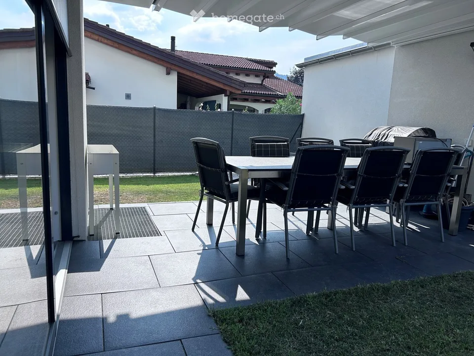 Modern Single House with Independent Apartment – photo 3 of 5