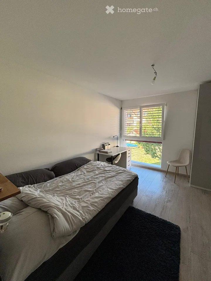 Geräumige 4,5-Zimmer-Wohnung mit 104 m² und großem Eckbalkon in Bettens – ab Dezember 2026 verfügbar