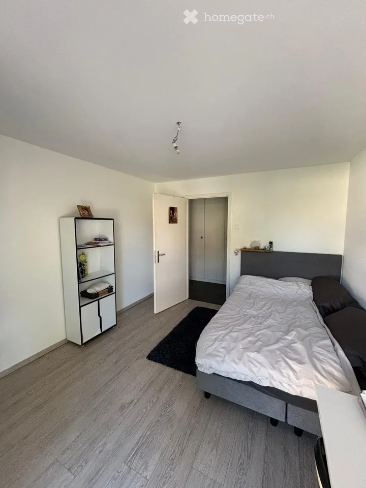 Geräumige 4,5-Zimmer-Wohnung mit 104 m² und großem Eckbalkon in Bettens – ab Dezember 2026 verfügbar