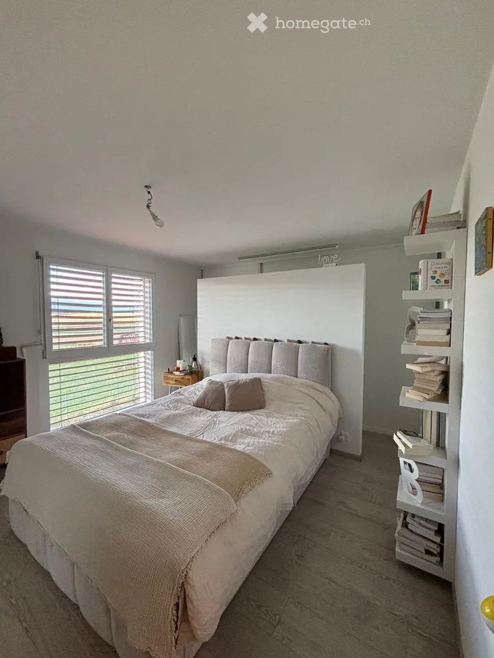 Geräumige 4,5-Zimmer-Wohnung mit 104 m² und großem Eckbalkon in Bettens – ab Dezember 2026 verfügbar