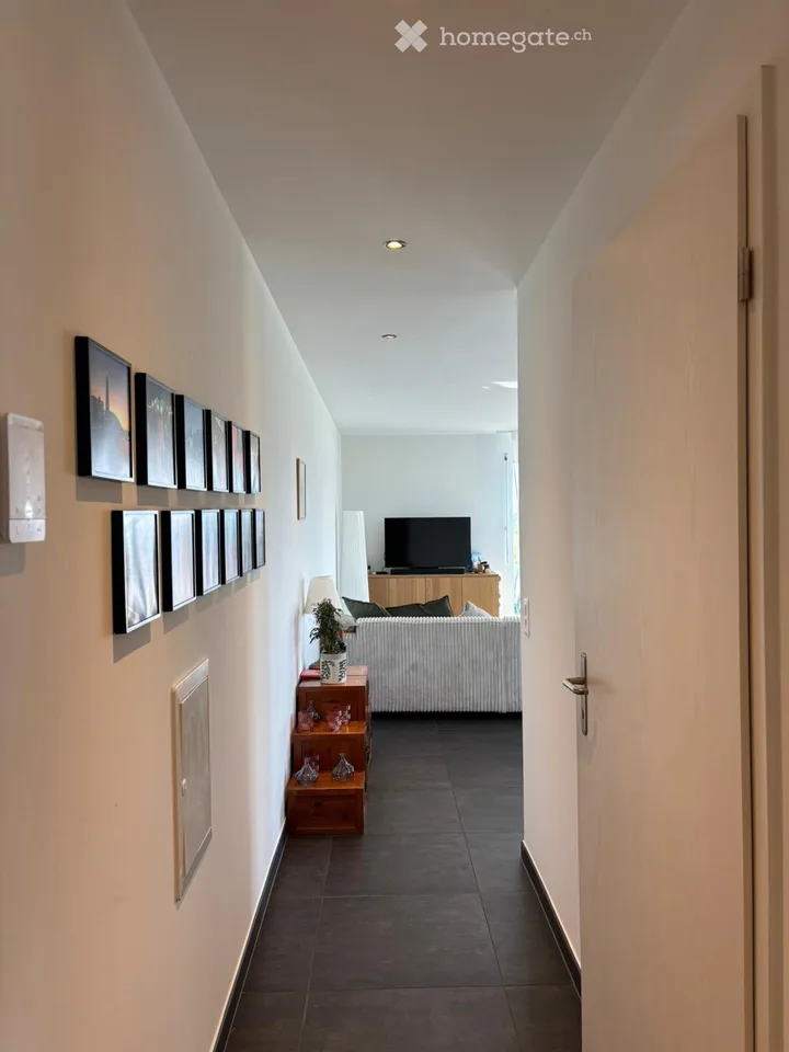 Geräumige 4,5-Zimmer-Wohnung mit 104 m² und großem Eckbalkon in Bettens – ab Dezember 2026 verfügbar