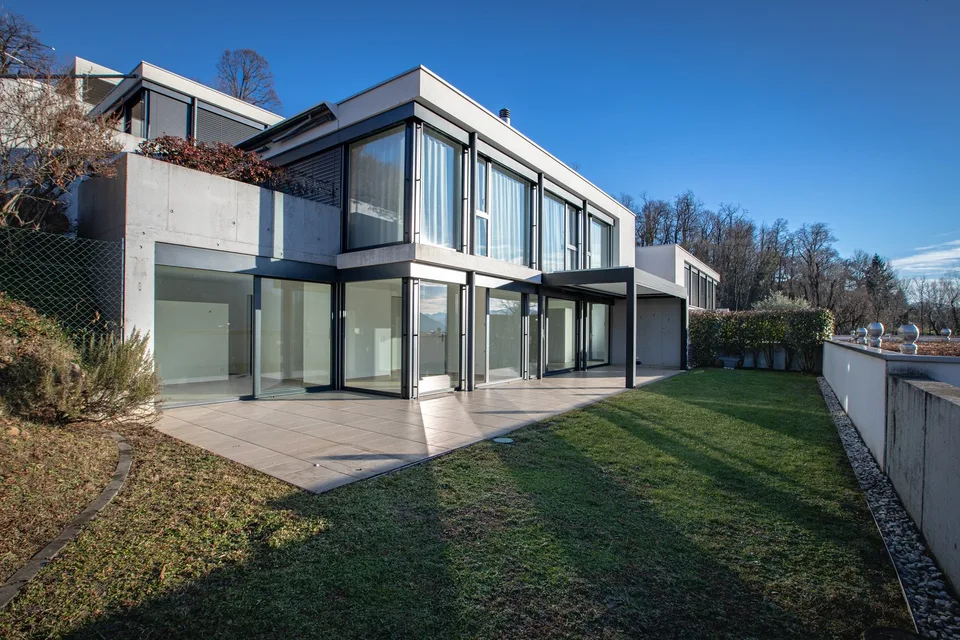 Oase der Exklusivität, 10 Minuten vom Zentrum von Lugano: Modernes 3.5-Zimmer-Wohnung mit großem Garten – Foto 5 von 26