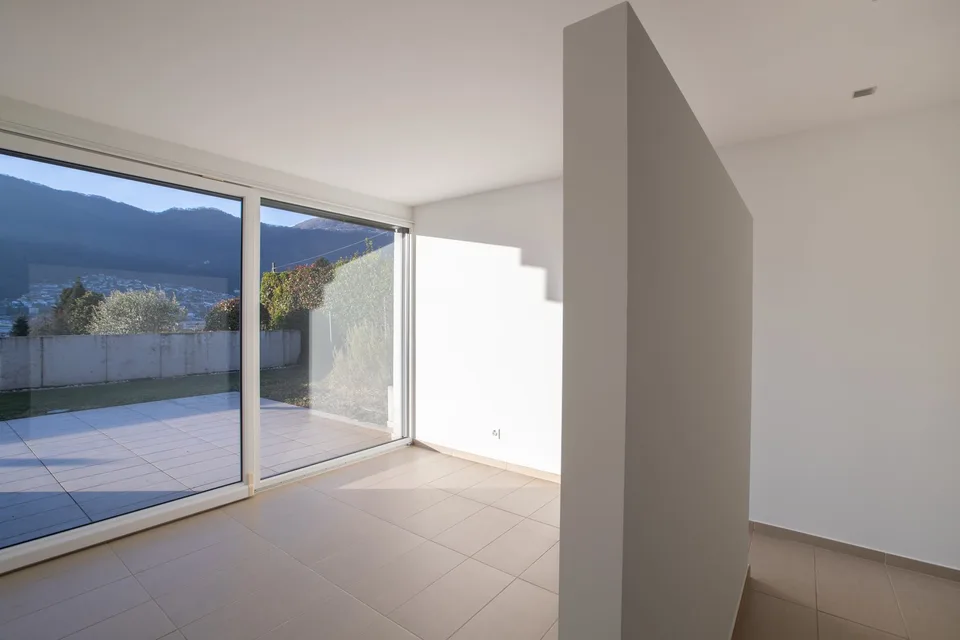 Oase der Exklusivität, 10 Minuten vom Zentrum von Lugano: Modernes 3.5-Zimmer-Wohnung mit großem Garten – Foto 23 von 26