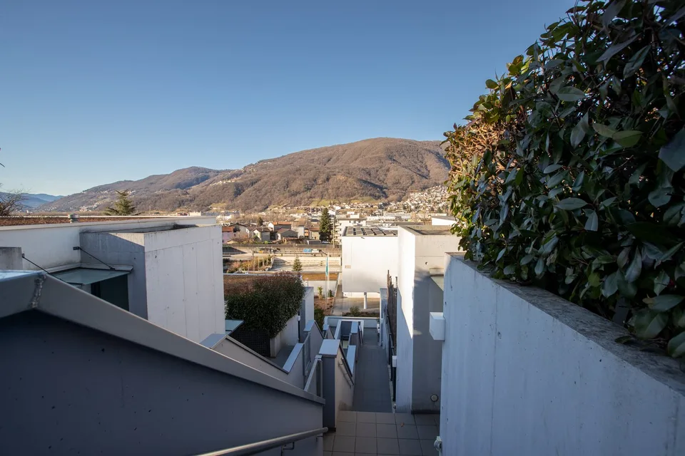 Oase der Exklusivität, 10 Minuten vom Zentrum von Lugano: Modernes 3.5-Zimmer-Wohnung mit großem Garten – Foto 3 von 26