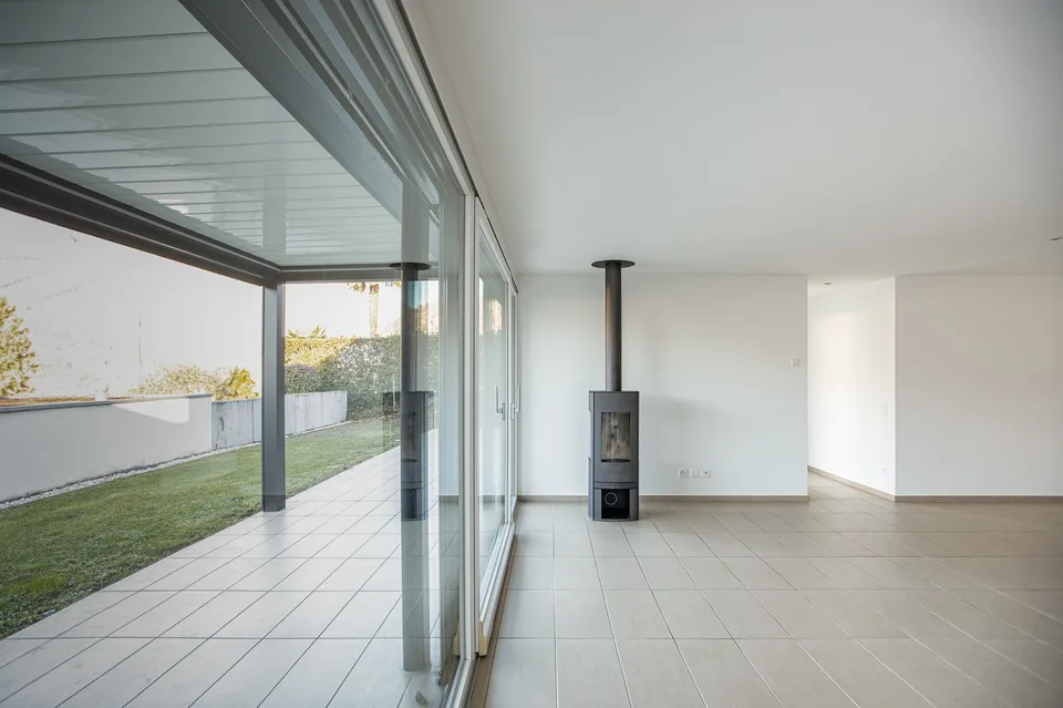 Oase der Exklusivität, 10 Minuten vom Zentrum von Lugano: Modernes 3.5-Zimmer-Wohnung mit großem Garten – Foto 9 von 26