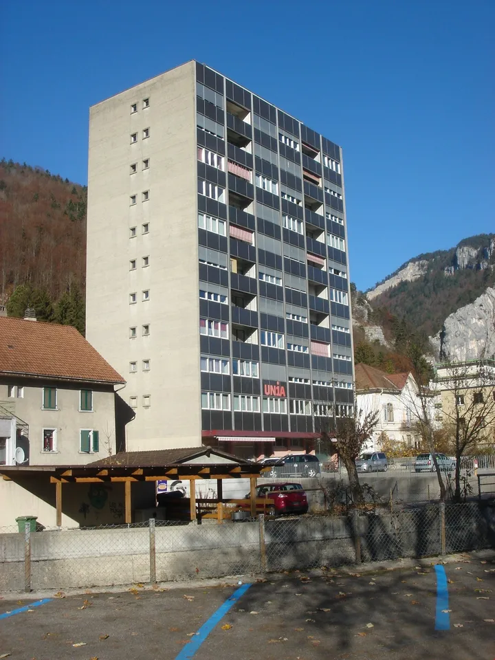 Studio located between downtown and CFF train station