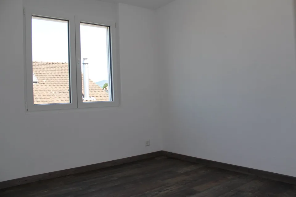 Bright 4.5-room apartment with balcony in Courfaivre