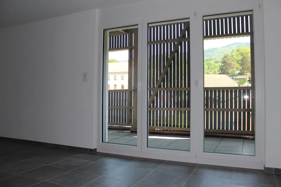 Bright 4.5-room apartment with balcony in Courfaivre