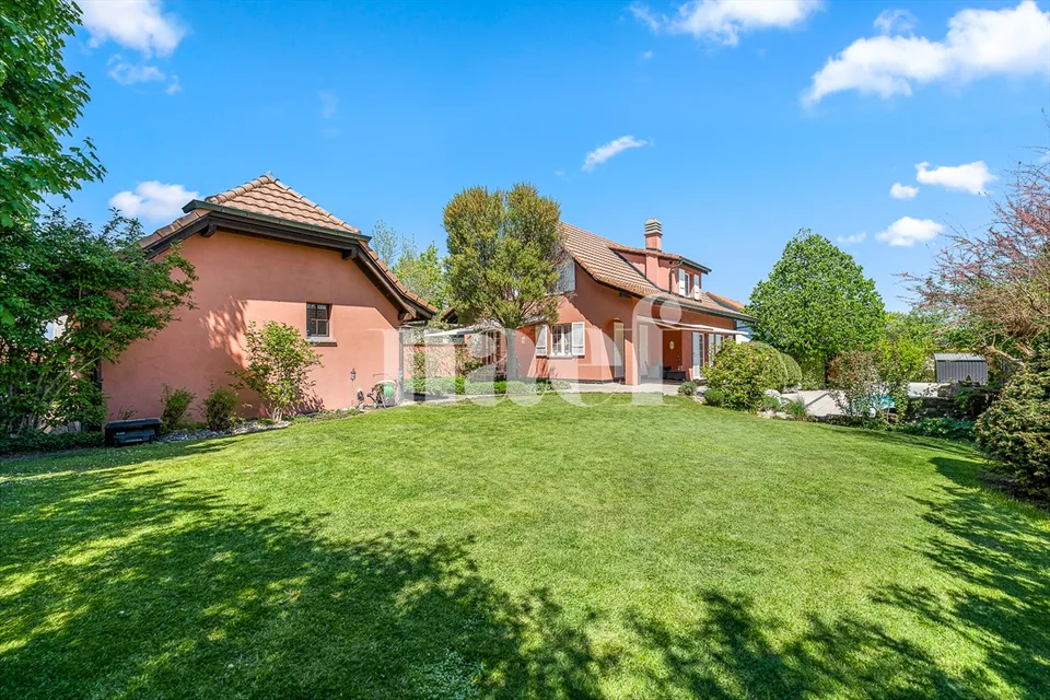 Maison individuelle de 5.5 pièces avec piscine à vendre à Neyruz – photo 2 sur 12