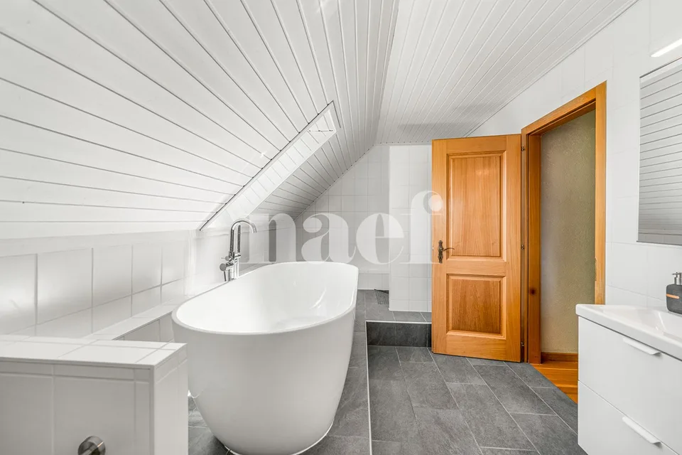 Maison individuelle de 5.5 pièces avec piscine à vendre à Neyruz – photo 10 sur 12