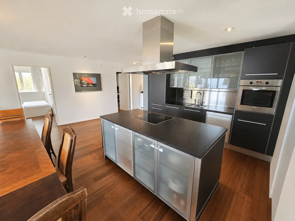 Appartement spacieux 5,5 pièces avec vue sur le lac, balcon et pièce hobby supplémentaire de 20 m²