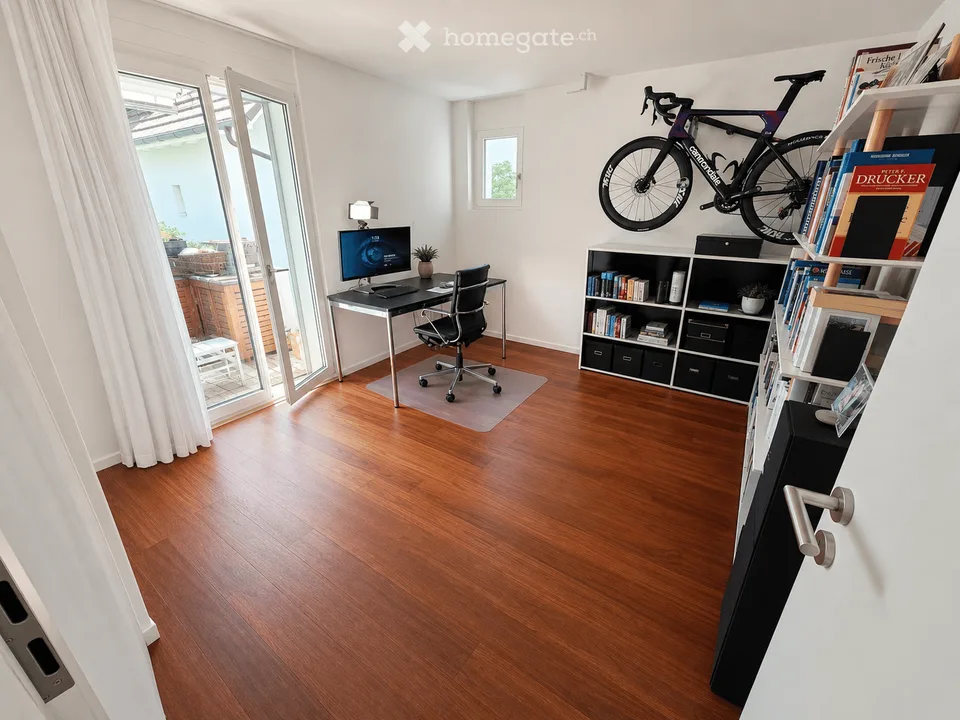 Appartement spacieux 5,5 pièces avec vue sur le lac, balcon et pièce hobby supplémentaire de 20 m²