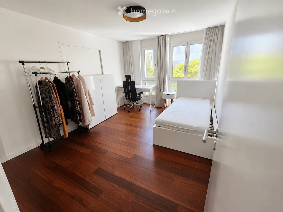 Appartement spacieux 5,5 pièces avec vue sur le lac, balcon et pièce hobby supplémentaire de 20 m²
