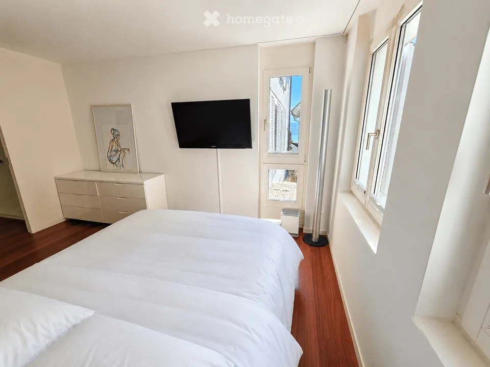 Appartement spacieux 5,5 pièces avec vue sur le lac, balcon et pièce hobby supplémentaire de 20 m²