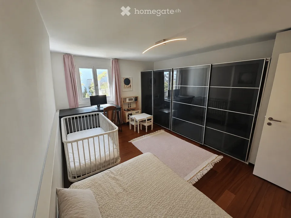 Appartement spacieux 5,5 pièces avec vue sur le lac, balcon et pièce hobby supplémentaire de 20 m²
