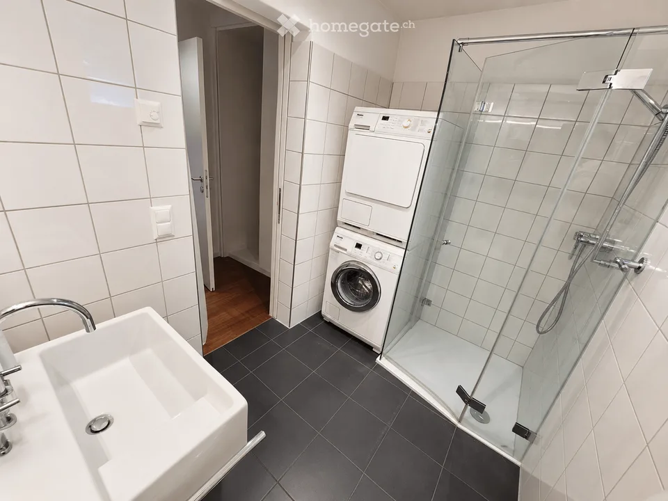 Appartement spacieux 5,5 pièces avec vue sur le lac, balcon et pièce hobby supplémentaire de 20 m²