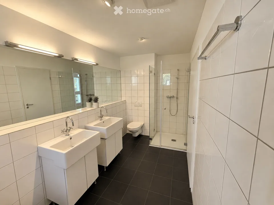 Appartement spacieux 5,5 pièces avec vue sur le lac, balcon et pièce hobby supplémentaire de 20 m²