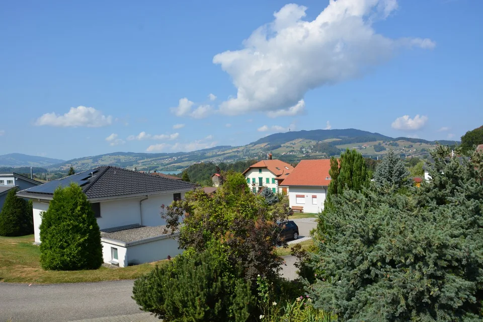 Casa individuale luminosa a La Roche FR – Ambiente verde e pacifico – foto 5 di 13
