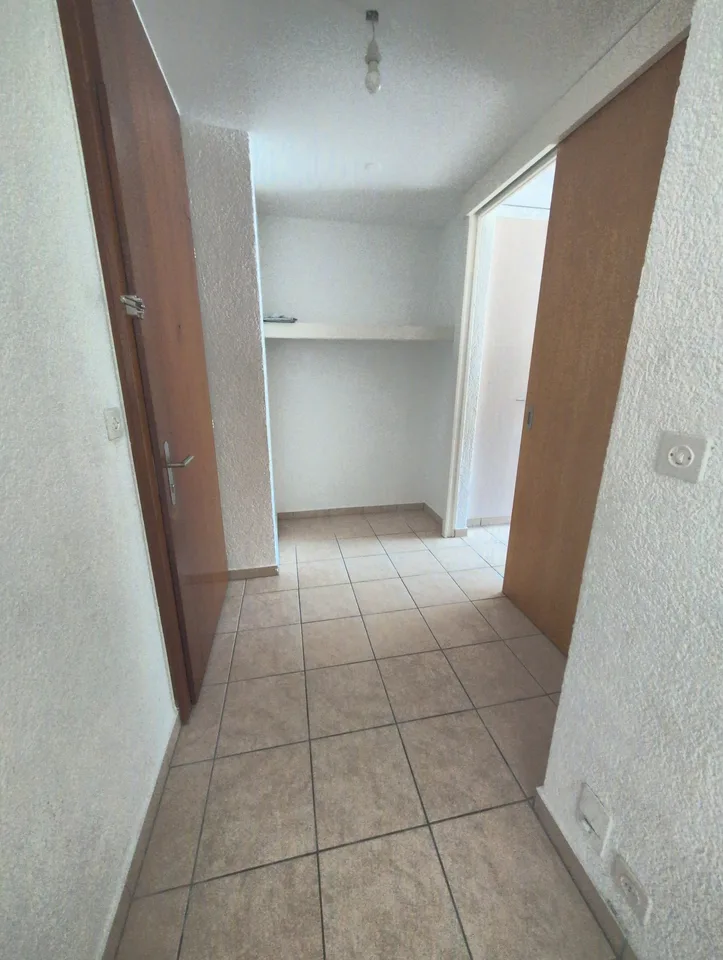 À louer ! Un spacieux appartement de 5 pièces 1/2, entouré de verdure, à l'entrée Ouest de Sion ! – photo 2 sur 15