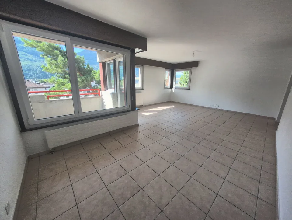 À louer ! Un spacieux appartement de 5 pièces 1/2, entouré de verdure, à l'entrée Ouest de Sion ! – photo 5 sur 15