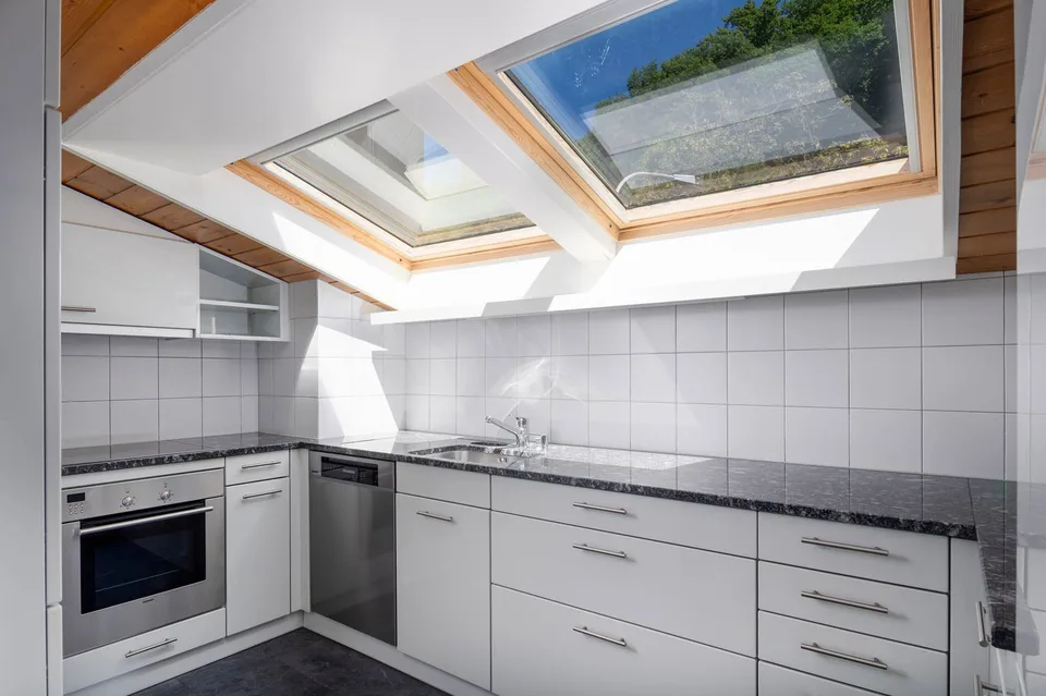 Spacious 3.5-room attic apartment with winter garden!