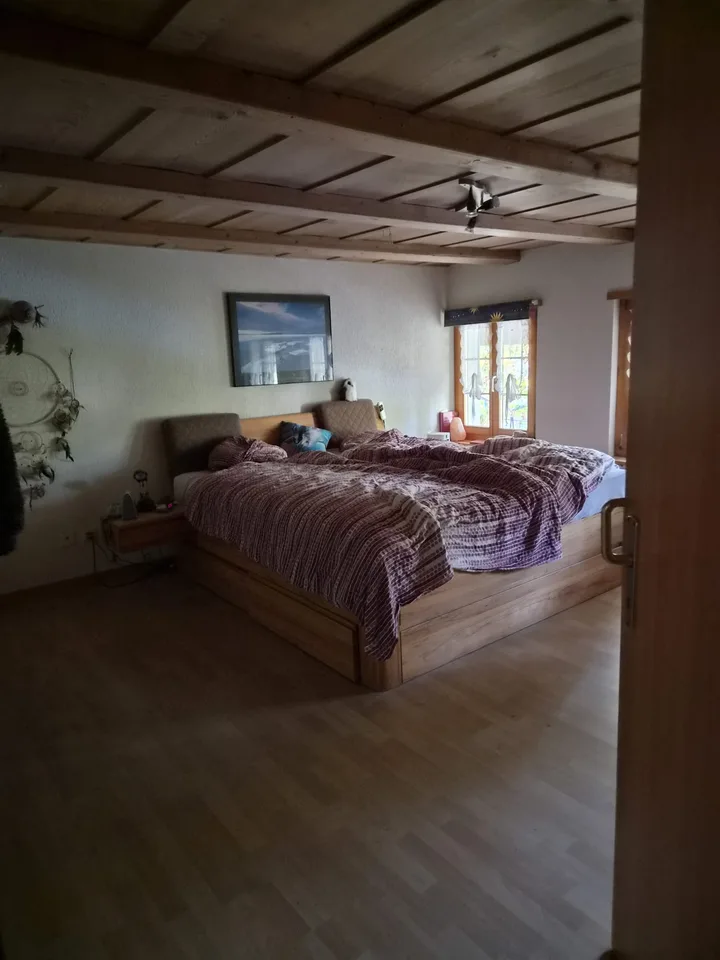 Maison de ferme charmante avec un terrain de construction spacieux et un grand potentiel – photo 10 sur 17