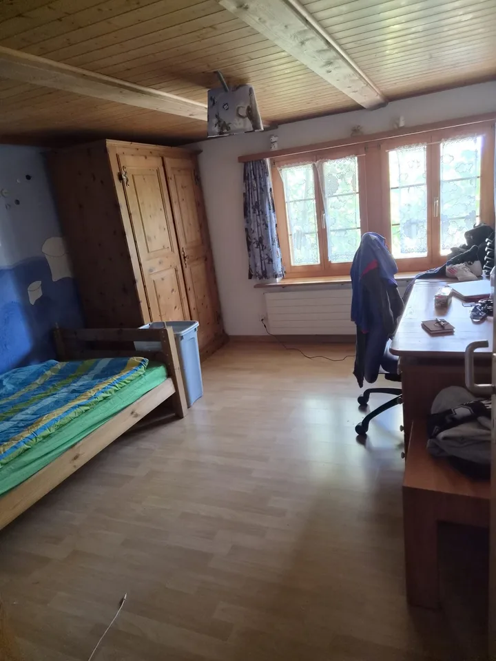 Maison de ferme charmante avec un terrain de construction spacieux et un grand potentiel – photo 11 sur 17