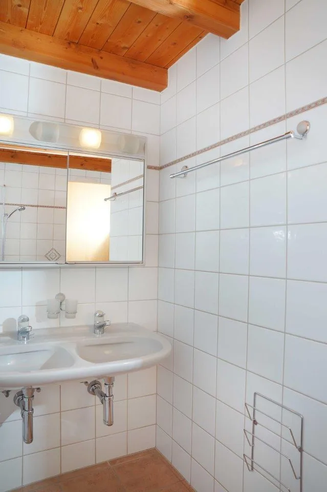 Charmante 4.5-Zimmer-Dachwohnung Heggidorn – Ruhige Lage mit herrlichem Ausblick