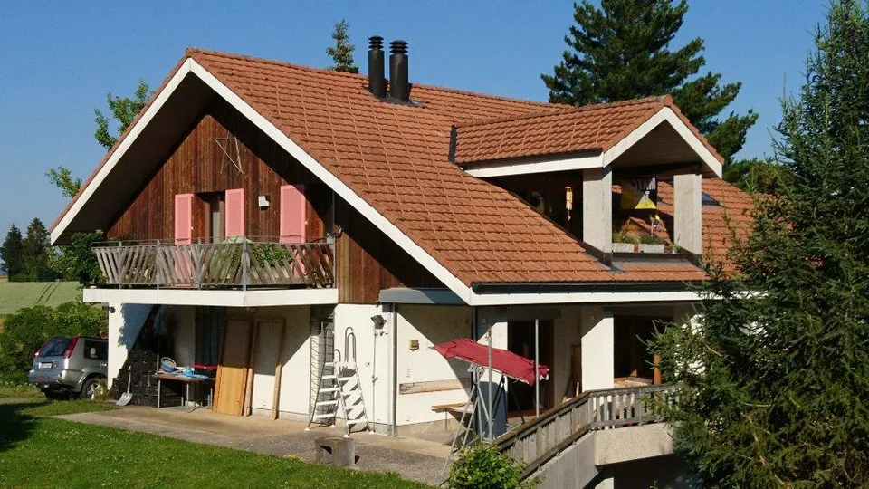Charmante 4.5-Zimmer-Dachwohnung Heggidorn – Ruhige Lage mit herrlichem Ausblick