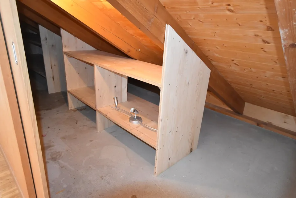 Charmante 4.5-Zimmer-Dachwohnung Heggidorn – Ruhige Lage mit herrlichem Ausblick