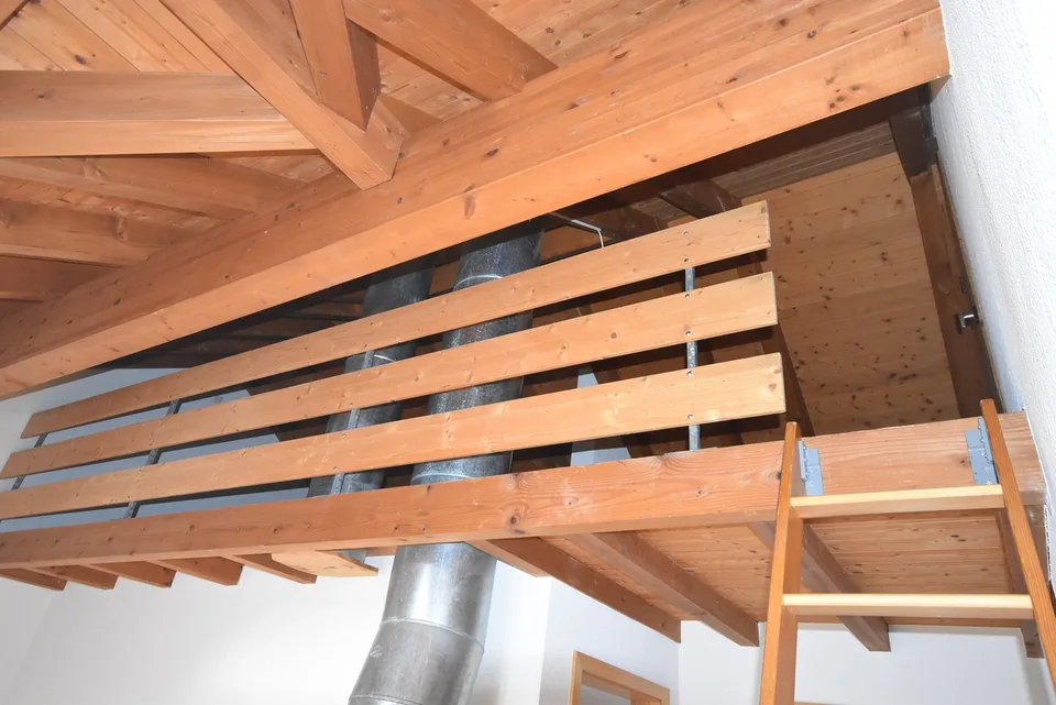 Charmante 4.5-Zimmer-Dachwohnung Heggidorn – Ruhige Lage mit herrlichem Ausblick