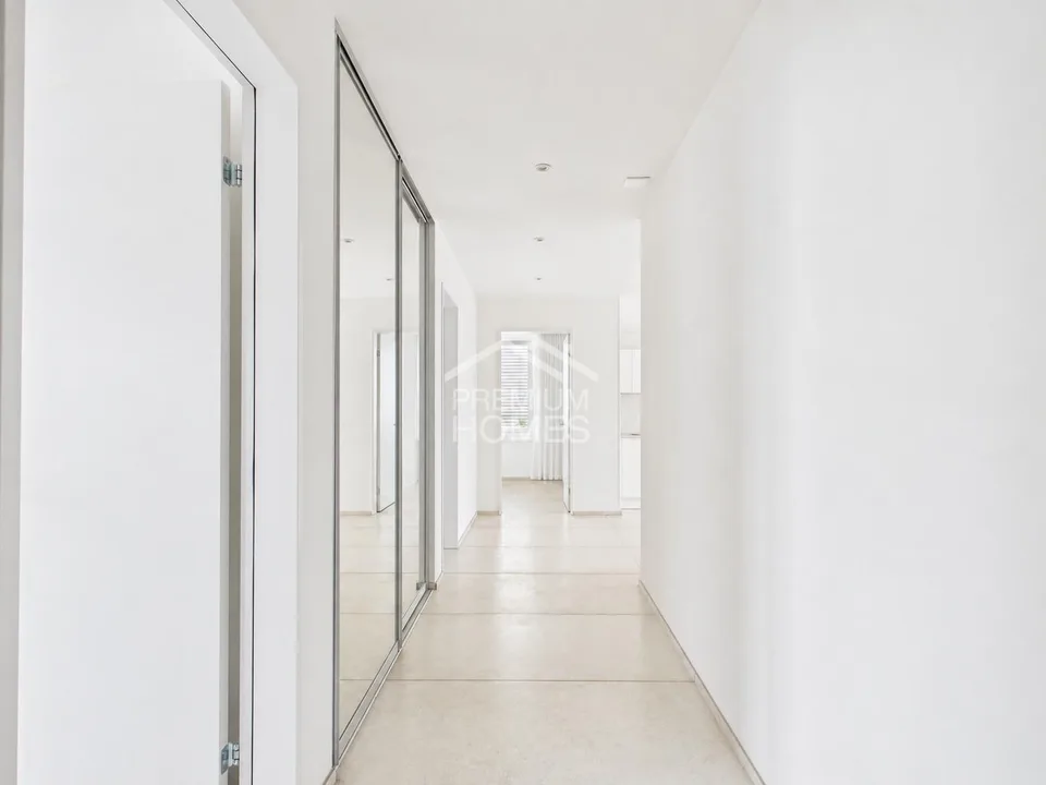 Licht, Design & Komfort - moderne Wohnung mit Loggia – Foto 2 von 10