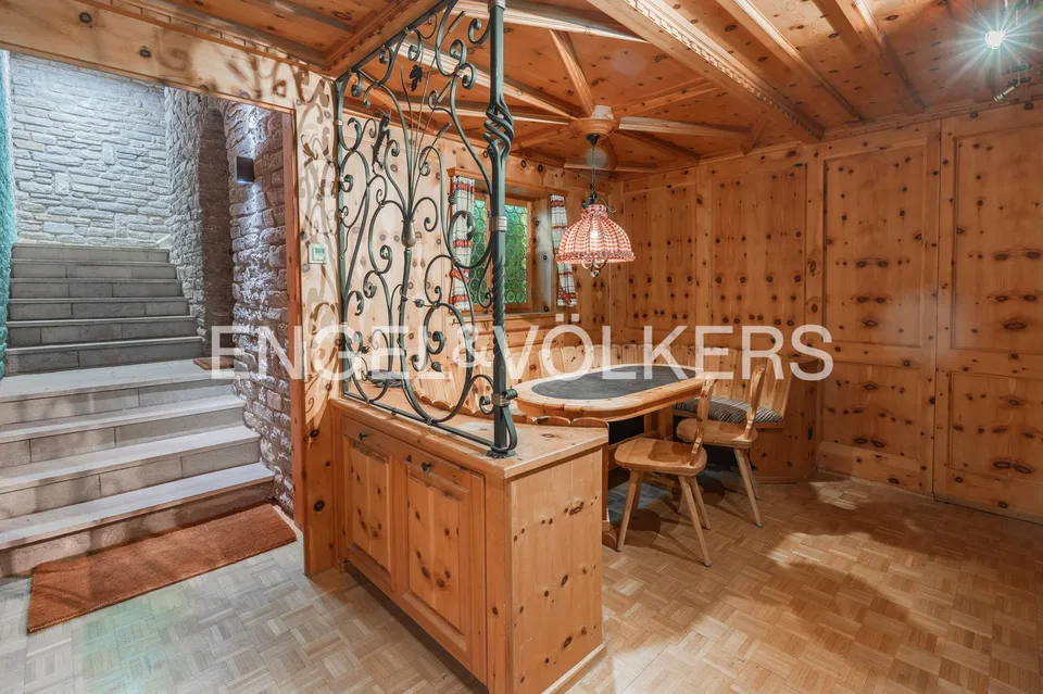 Villa de montagne imposante avec 472 m2 de surface totale – photo 4 sur 5