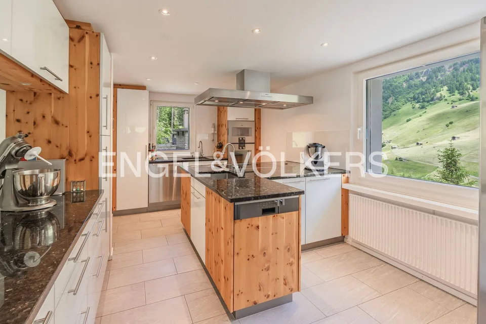Villa de montagne imposante avec 472 m2 de surface totale – photo 2 sur 5
