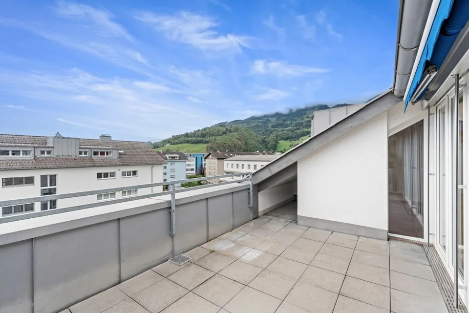 (RÉSERVÉ) appartement mansarde lumineux 3,5 pièces avec terrasse & vue panoramique – photo 2 sur 15