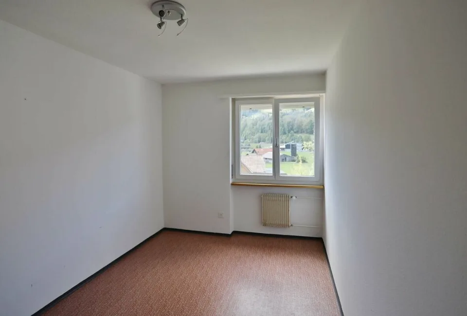 Appartamento affittato di 4.5 locali con pianta pratica – foto 4 di 7