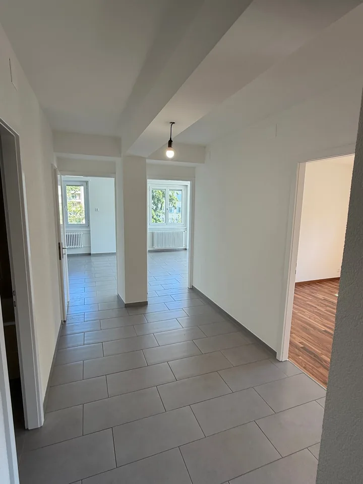 Helles 3.5-Zimmer-Wohnung mit Balkon – Foto 7 von 9