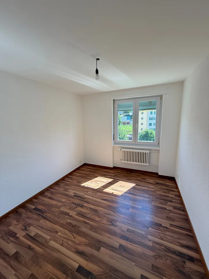Helles 3.5-Zimmer-Wohnung mit Balkon – Foto 4 von 9